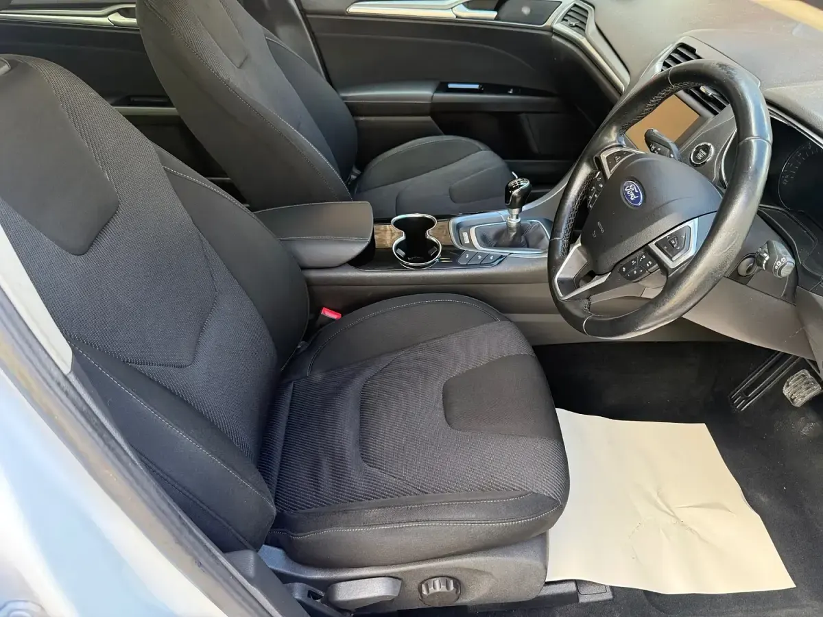 Used Ford Mondeo Titanium 150 HP (110 kW) 2015 White Hatchback