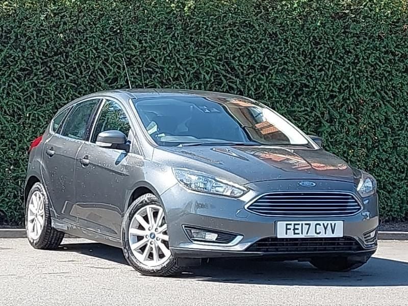 Used Ford Focus Titanium 125 HP (91 kW) 2017 Grey Hatchback