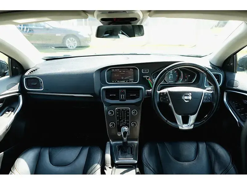 Used Volvo V40 SE Lux 2014 Black Hatchback