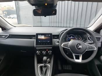 Used Renault Clio V Evolution 145 HP (106 kW) 2023 Red Hatchback