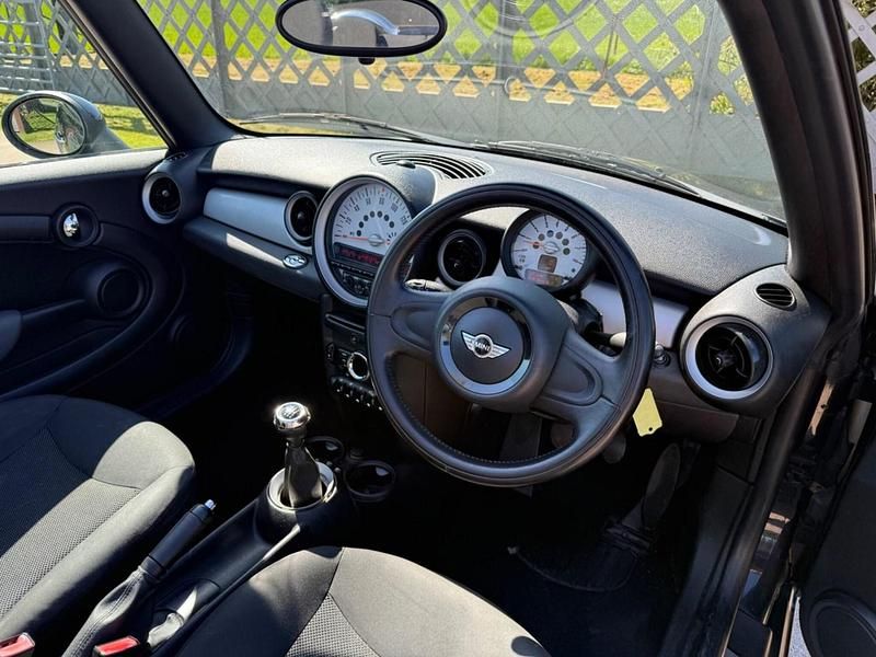 Begagnad Mini Cooper Cabriolet 2011 Svart Cab
