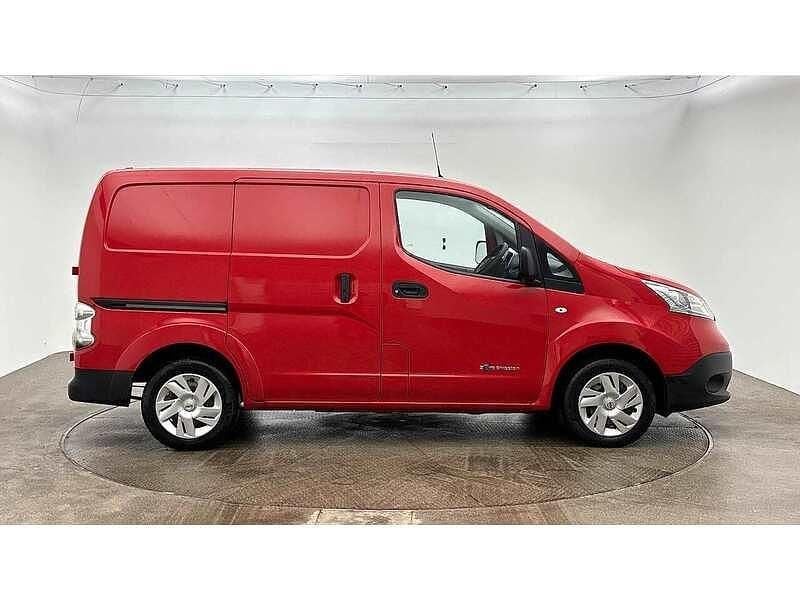 Used Nissan e-NV200 Acenta 80 kW (109 HP) 2021 Red MPV