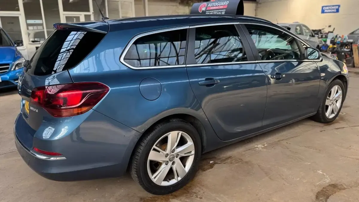 Käytetty Vauxhall Astra SRi 165 HP (121 kW) 2015 Sininen Farmari