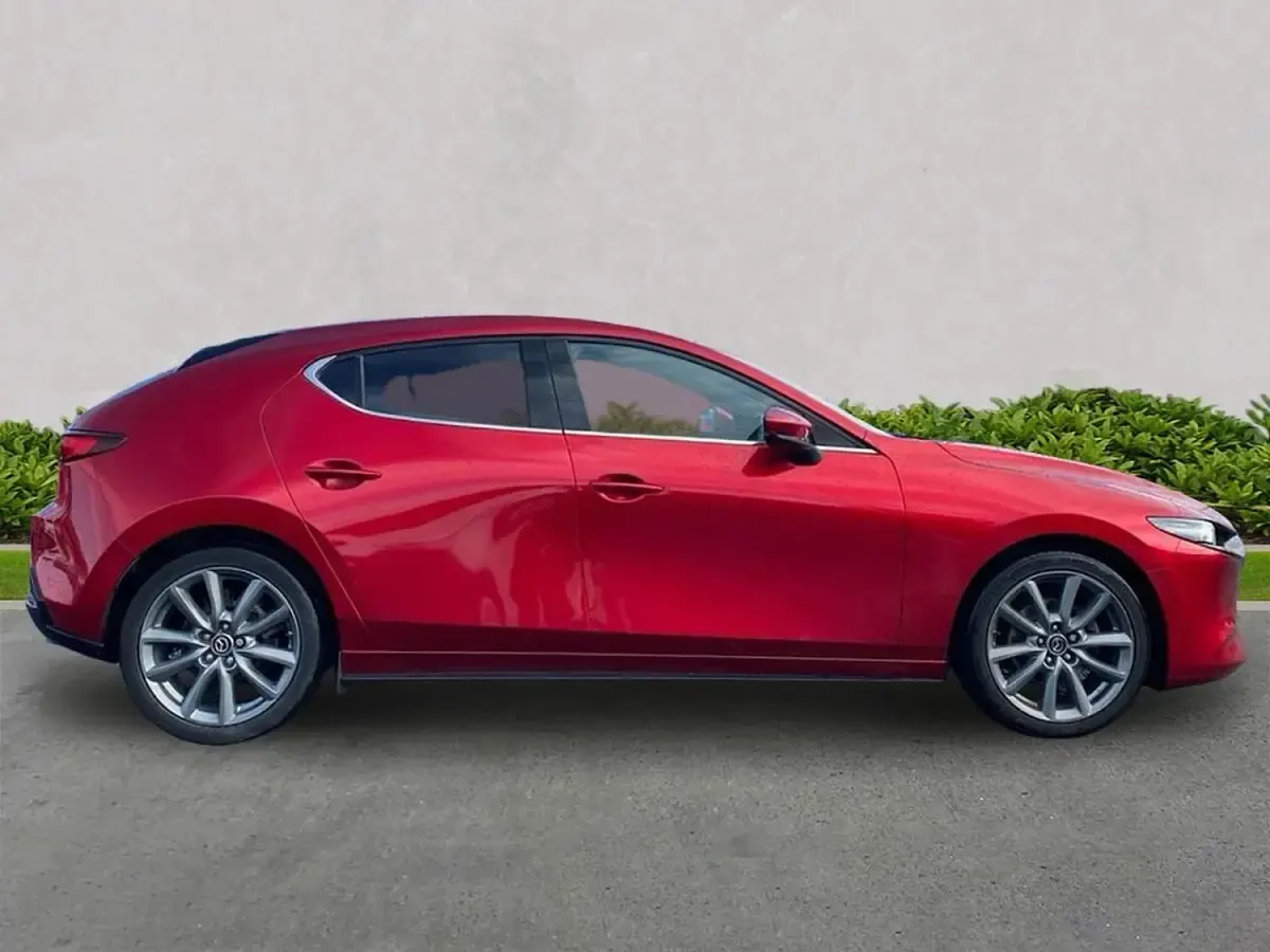 Używany Mazda 3 Inclusive 122 KM (89 kW) 2022 Czerwony Hatchback