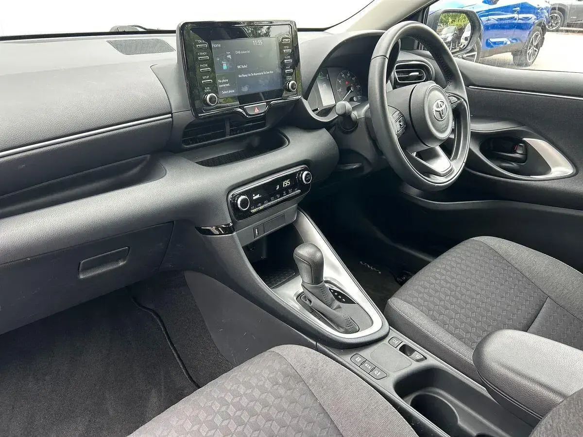 Used Toyota Yaris 116 HP (85 kW) 2023 Blue Hatchback