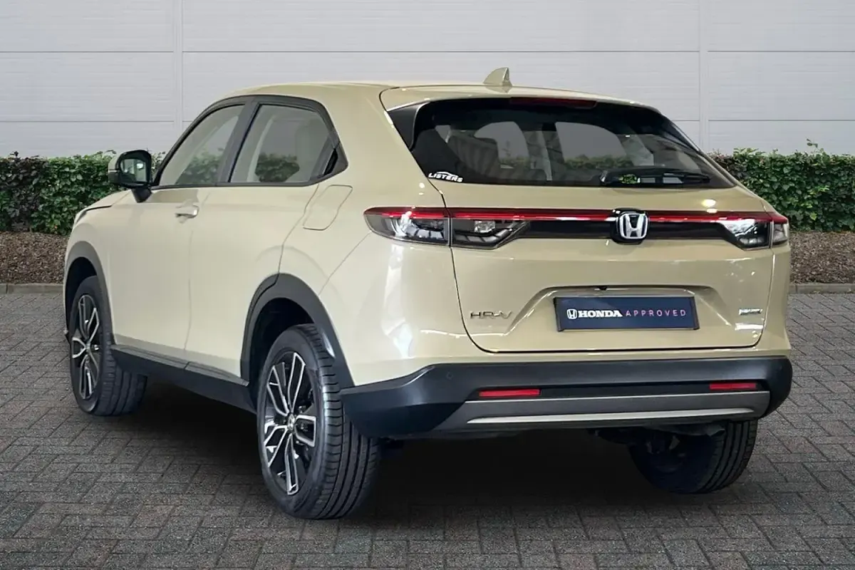 Used Honda HR-V Elegance 131 HP (96 kW) 2023 Beige SUV
