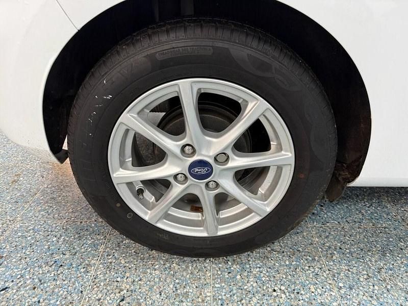 Second-hand Ford Fiesta Zetec 70 CP (51 kW) 2017 Alb Hatchback