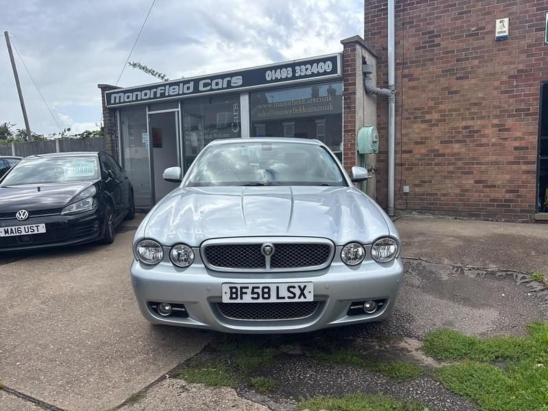 Used Jaguar XJ Executive 207 HP (152 kW) 2008 Silver Sedan