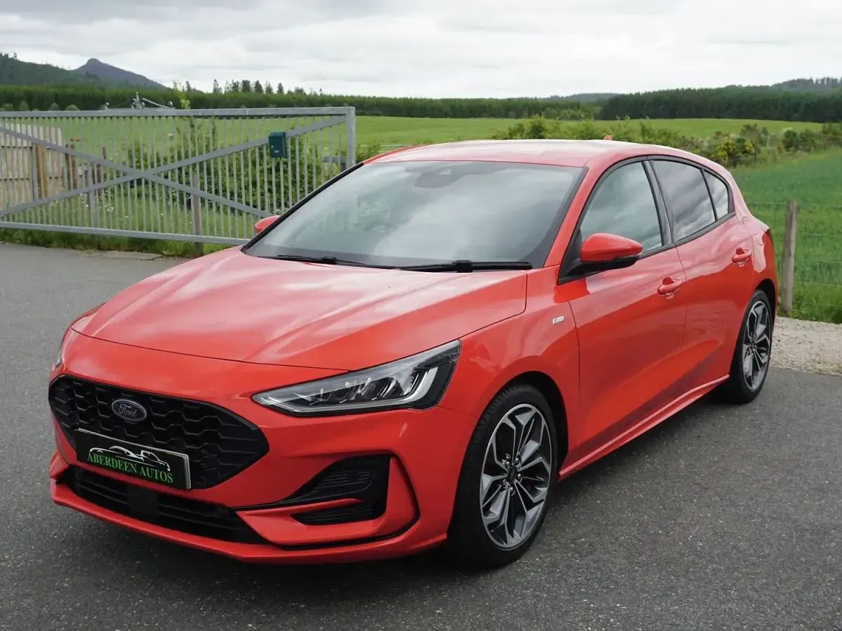 Used Ford Focus ST-Line X 125 HP (91 kW) 2024 Red Hatchback