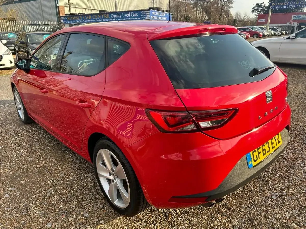 Second-hand Seat Leon FR 180 CP (132 kW) 2013 Roșu Hatchback
