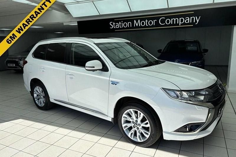 Used Mitsubishi Outlander P-HEV 200 HP (147 kW) 2016 White SUV