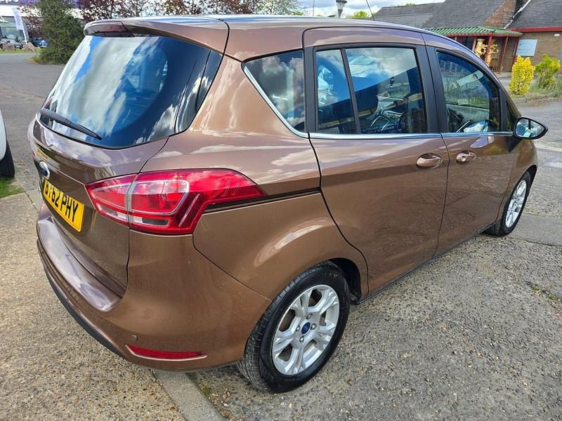 Usado Ford B-MAX Zetec 105 HP (77 kW) 2013 Dourado Monovolume