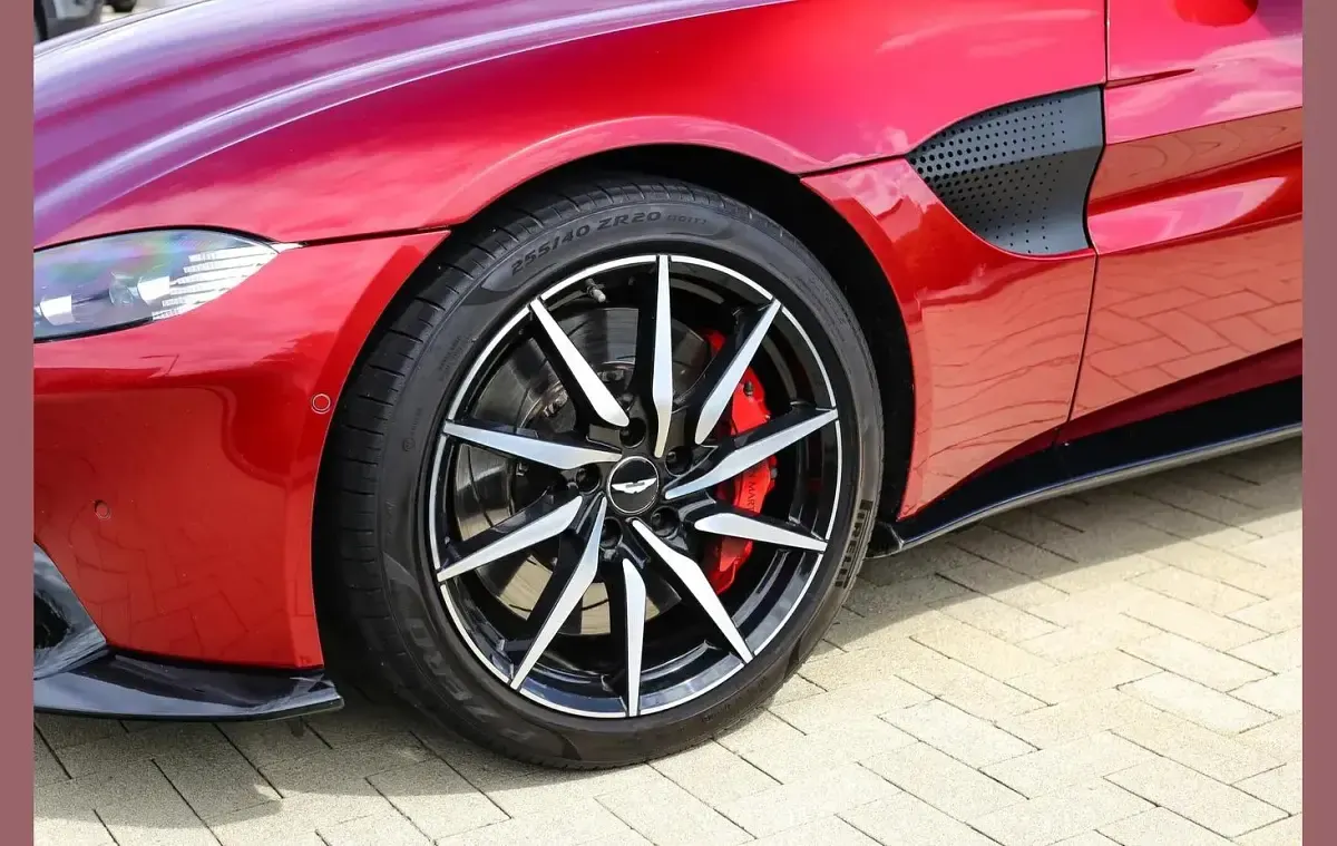 Used Aston Martin Vantage 502 HP (369 kW) 2019 Red Coupe