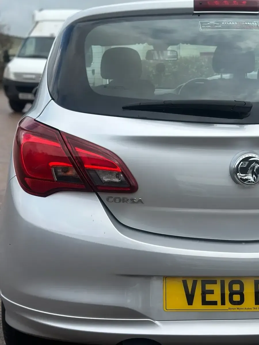 Used Vauxhall Corsa SRi 90 HP (66 kW) 2018 Silver Hatchback
