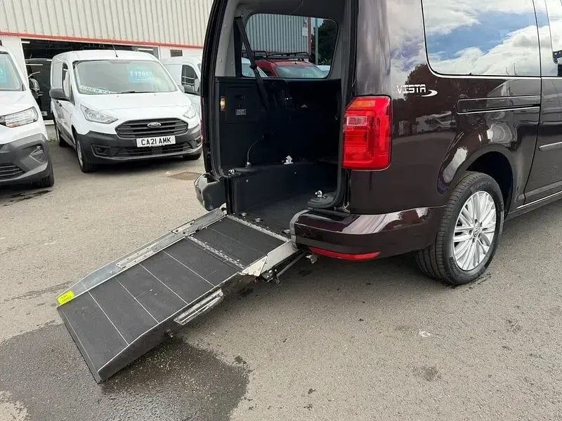 Used VW Caddy Maxi Life 101 HP (74 kW) 2020 Purple MPV