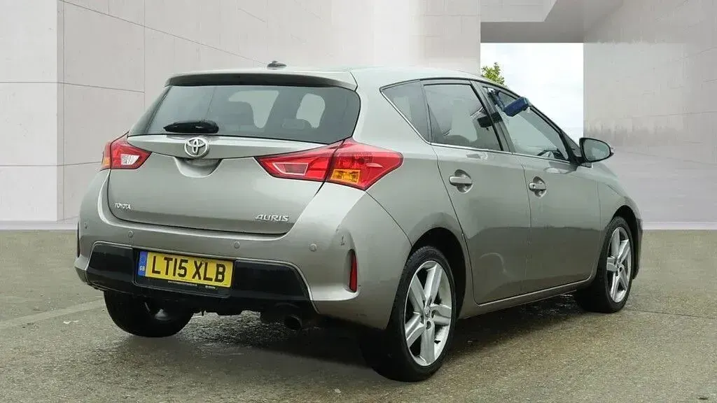 Used Toyota Auris Multidrive S 132 HP (97 kW) 2014 Bronze Hatchback