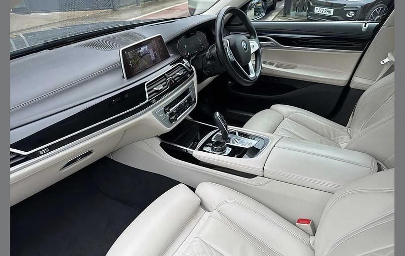 Used BMW 750 Comfort Edition 523 HP (384 kW) 2019 Grey Sedan
