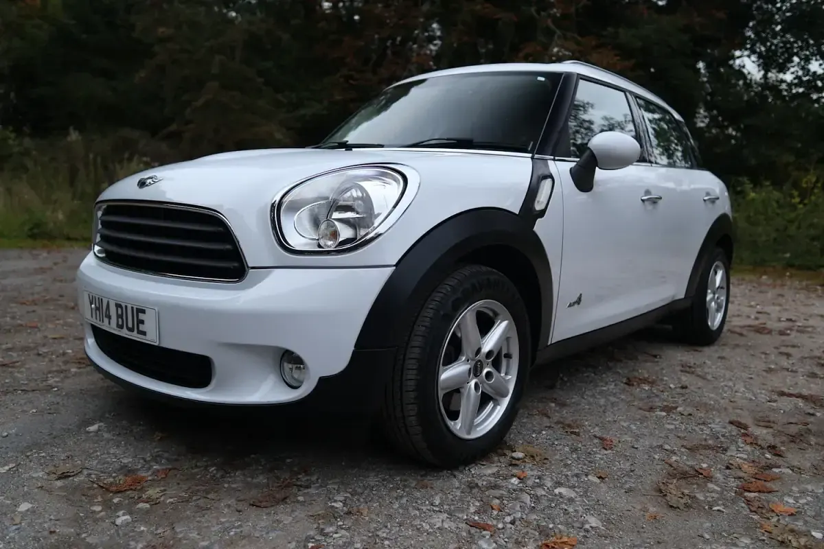 Used Mini Cooper D 2014 White Hatchback