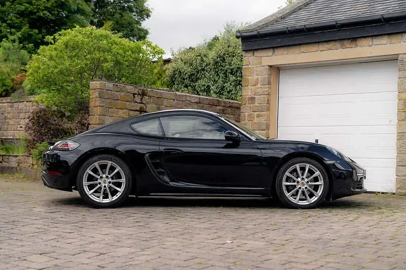 Used Porsche Cayman 300 HP (220 kW) 2026 Black