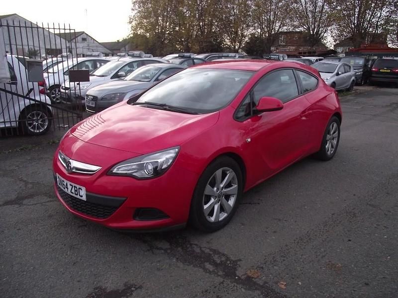 Used Vauxhall Astra Sport 138 HP (101 kW) 2014 Red Hatchback