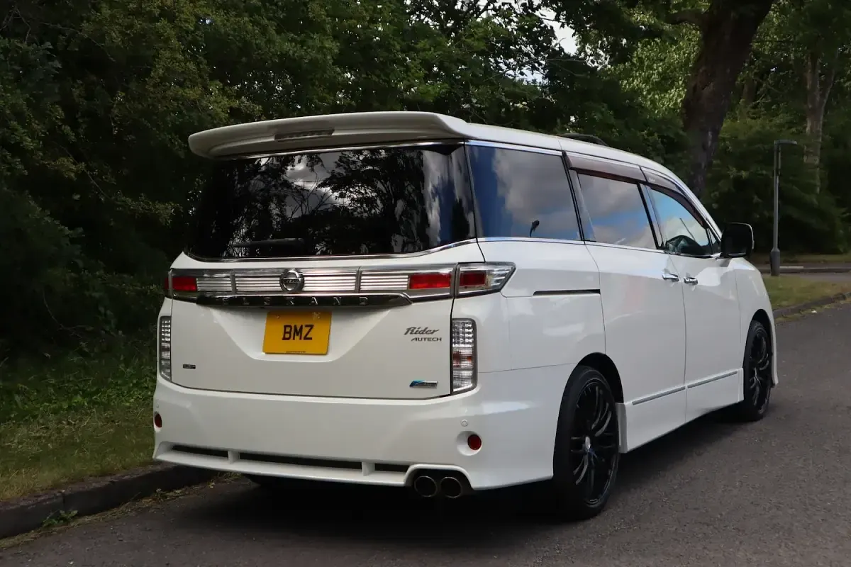 Used Nissan Elgrand Pack 2010 White MPV
