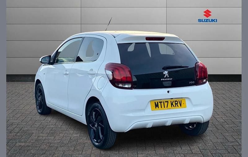 Used Peugeot 108 Allure 80 HP (58 kW) 2017 White Hatchback