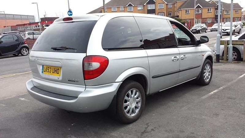 Used Chrysler Voyager 143 HP (105 kW) 2004 Silver MPV