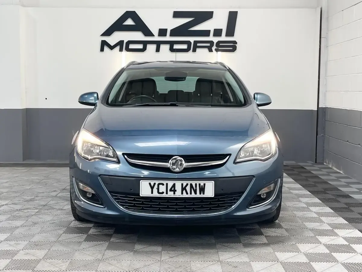 Second-hand Vauxhall Astra Elite 165 CP (121 kW) 2014 Albastru Break