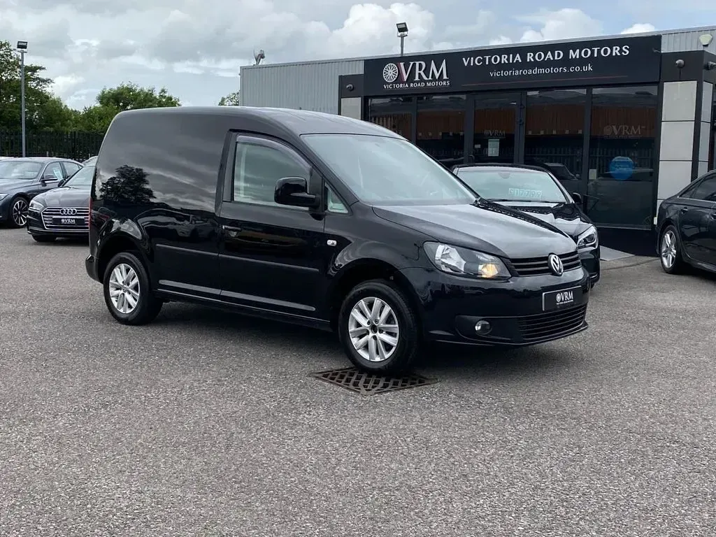 Used VW Caddy Highline 101 HP (74 kW) 2014 Black MPV