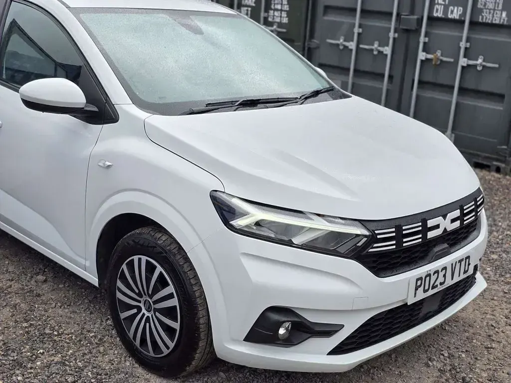 Used Dacia Sandero Expression 90 HP (66 kW) 2023 White Hatchback