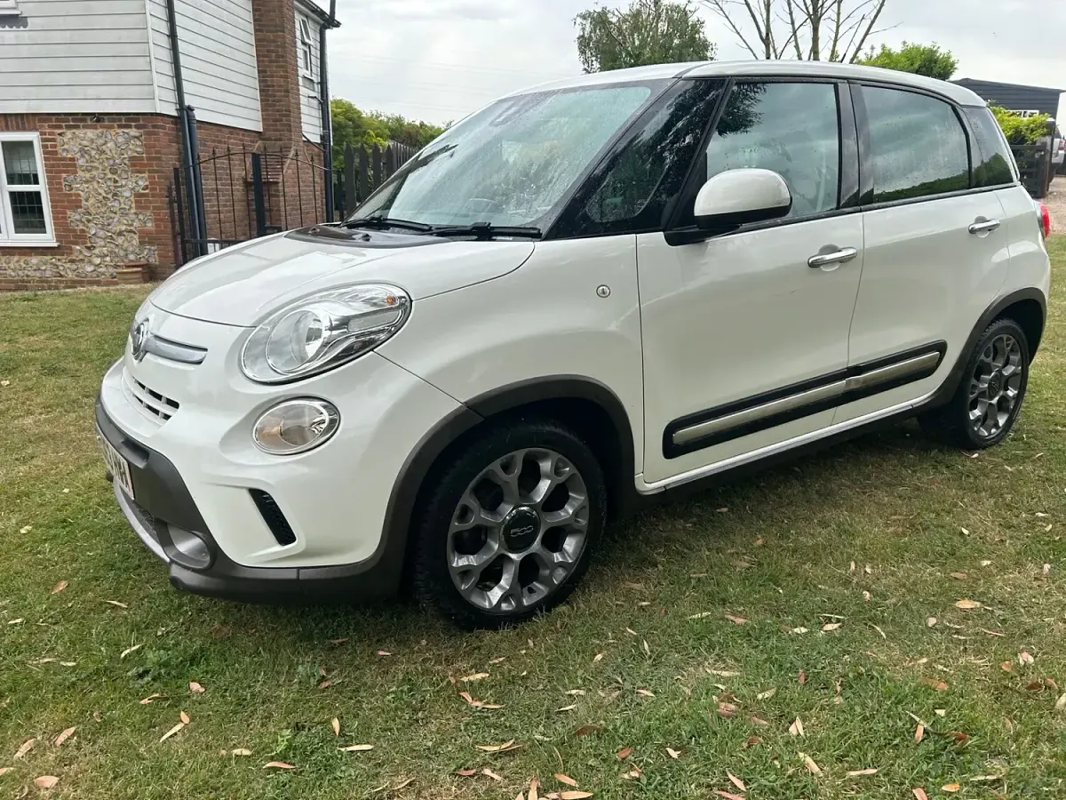 Used Fiat 500L Trekking 85 HP (62 kW) 2013 White MPV