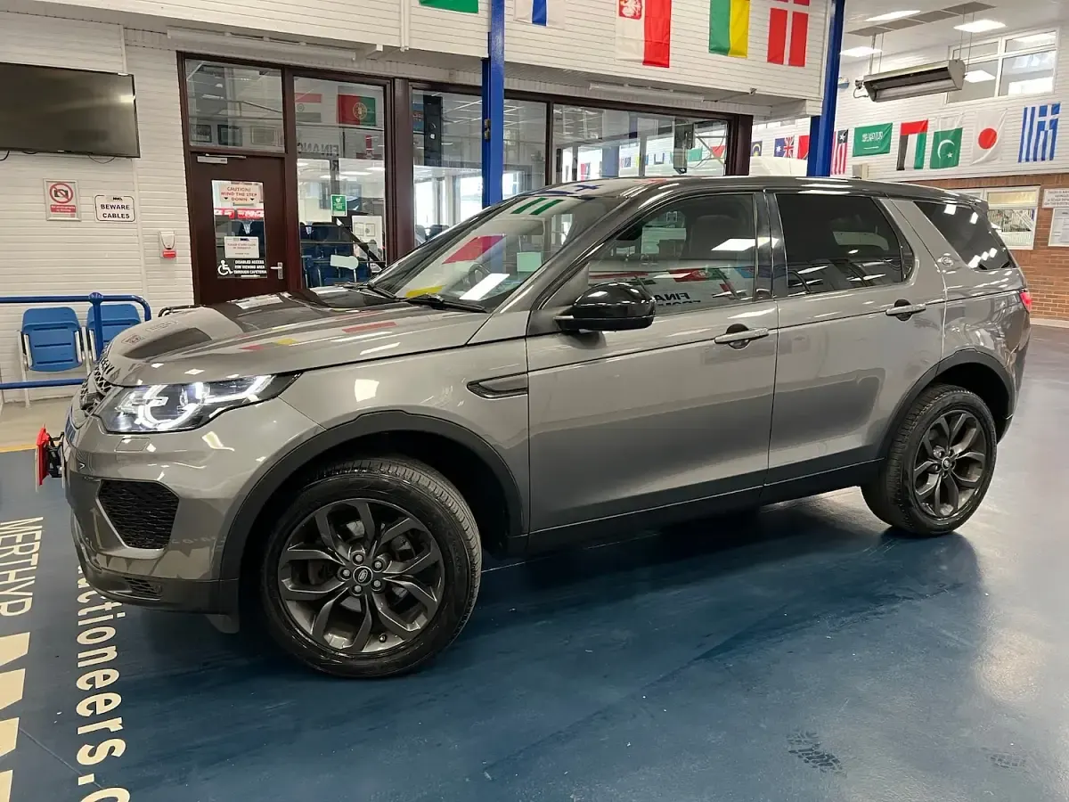Used Land Rover Discovery 5 Landmark 180 HP (132 kW) 2019 Grey SUV
