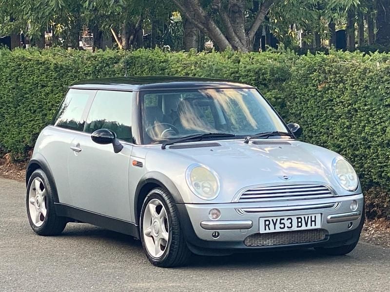 Silver Used 2003 Mini Cooper Hatch Hatchback | £1,200 - Image 1/4