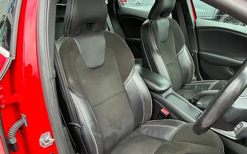 Used Volvo V40 R-Design 122 HP (89 kW) 2019 Hatchback