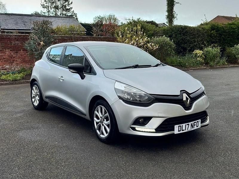 Used Renault Clio IV Play 90 HP (66 kW) 2017 Silver Hatchback