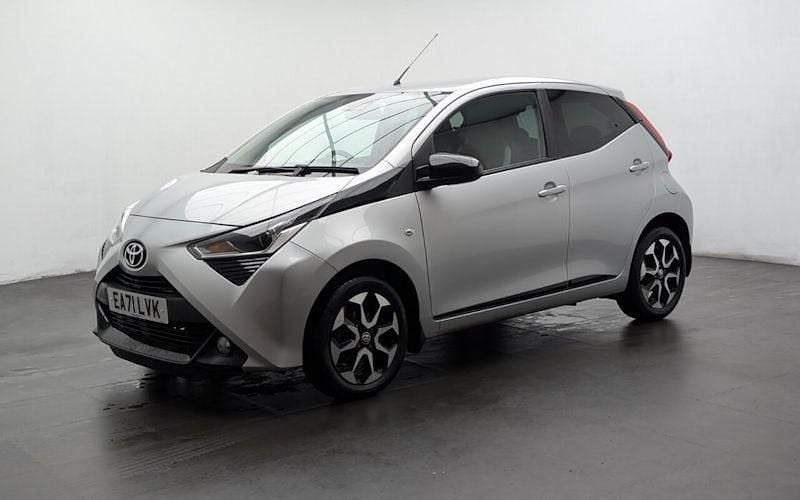 Used Toyota Aygo Trend 72 HP (52 kW) 2021 Silver Hatchback