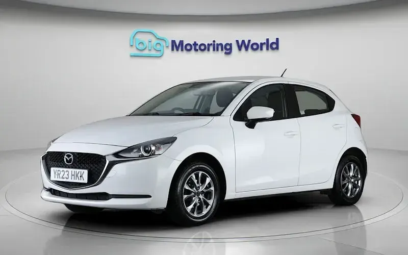 Usado Mazda 2 75 HP (55 kW) 2023 Branco Citadino