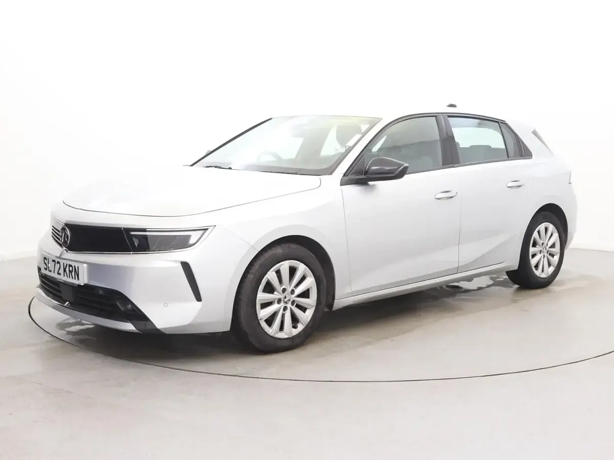 Usado Vauxhall Astra Design Edition 130 CV (95 kW) 2022 Gris Utilitario