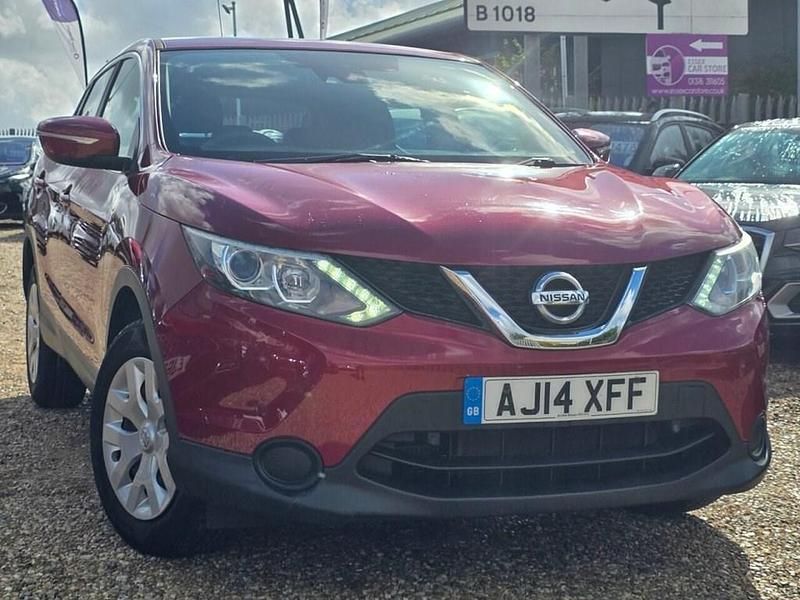 Red Used 2014 Nissan Qashqai S SUV | £4,450 (A bit pricey) - Image 1/4