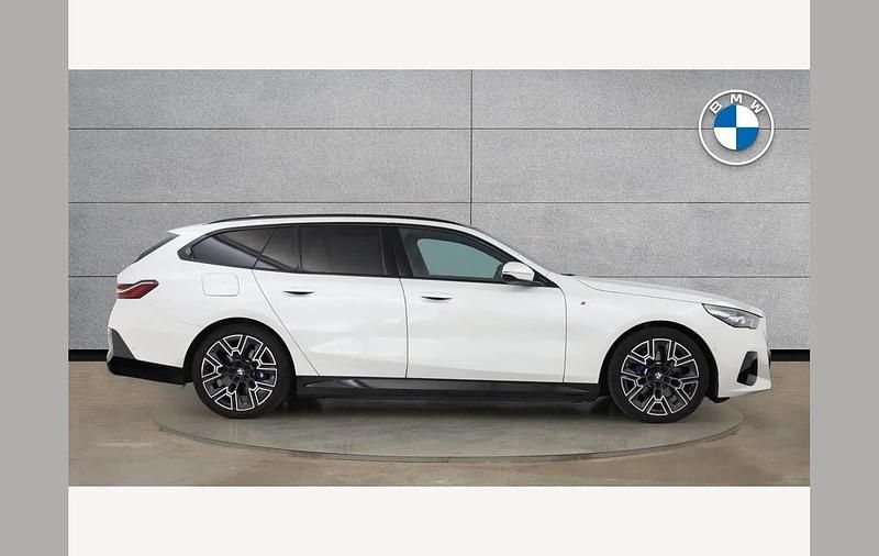 Used BMW 530e M Sport 299 HP (219 kW) 2025 White Estate