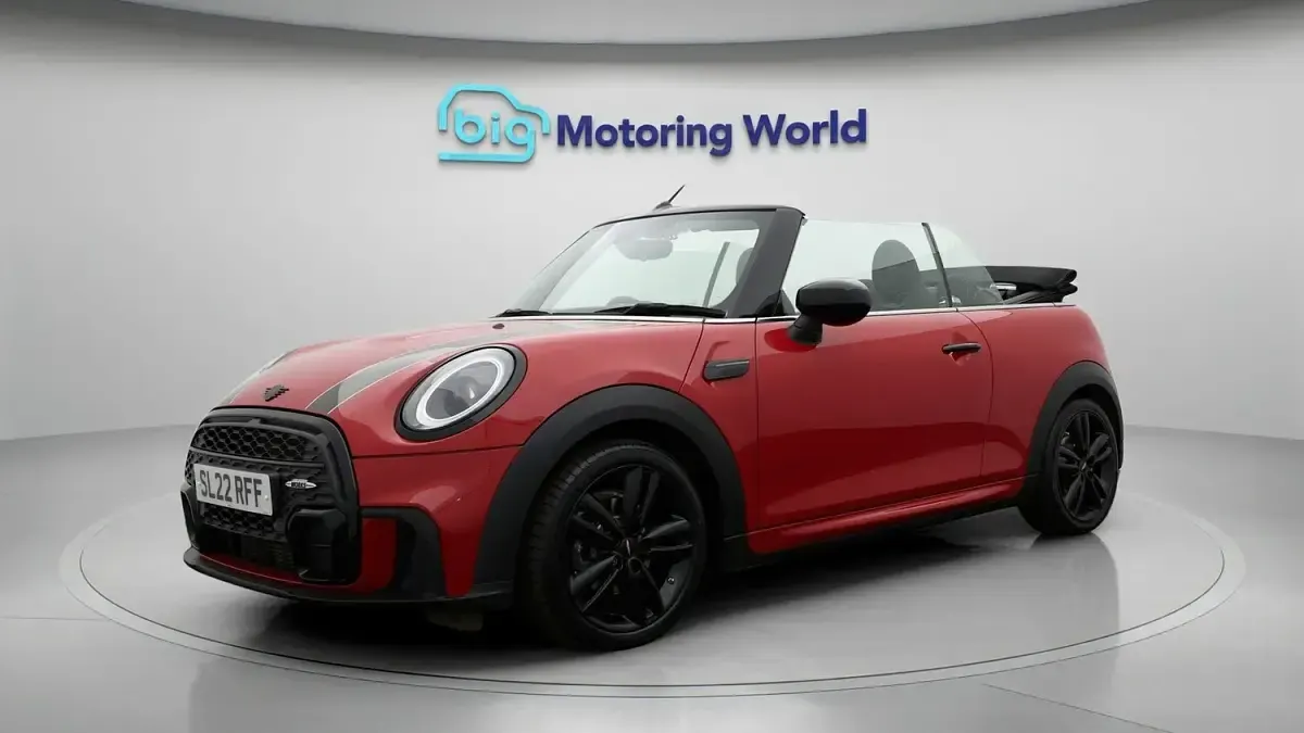 Używany Mini Cooper Cabriolet Sport 136 KM (100 kW) 2022 Czerwony Kabriolet