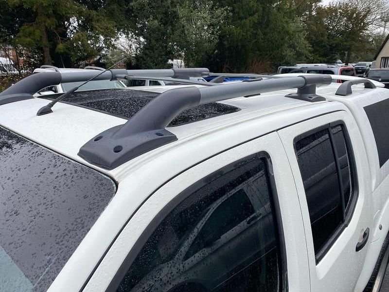 Used Nissan Navara Tekna 2011 White Pickup