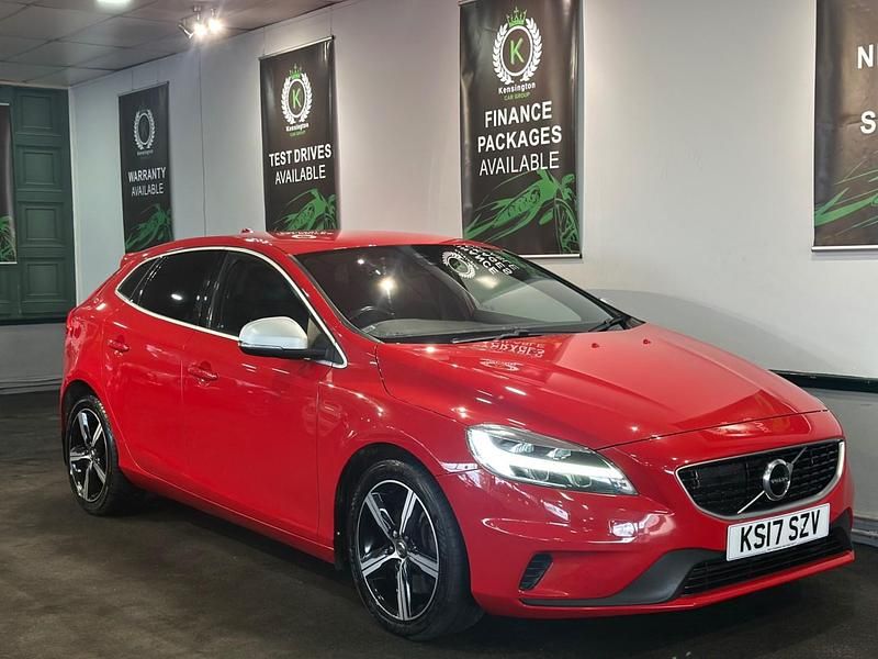 Used Volvo V40 R-Design 190 HP (139 kW) 2017 Red Hatchback
