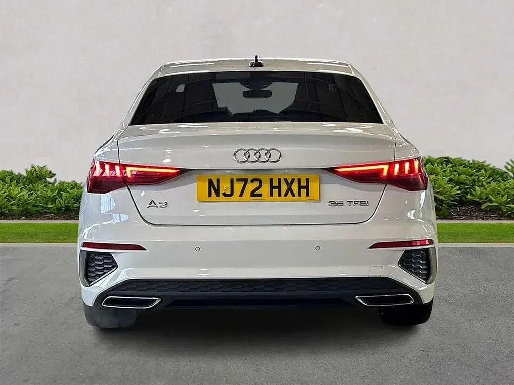 Begagnad Audi A3 Comfort 150 HK (110 kW) 2022 Vit Sedan