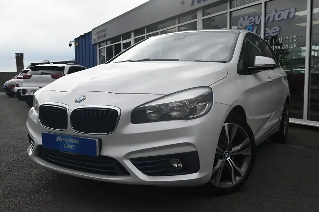 Used BMW 220 Sport Line 192 HP (141 kW) 2016 White MPV
