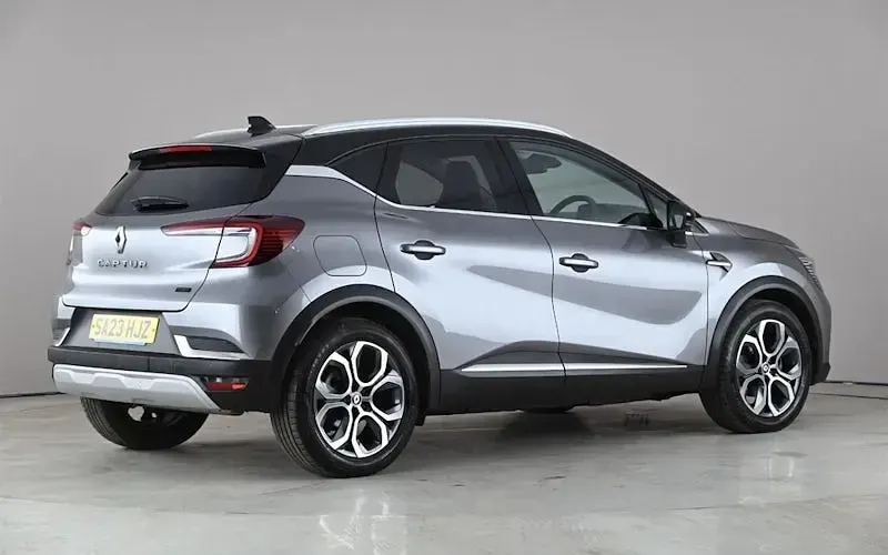 Second-hand Renault Captur Techno 143 CP (105 kW) 2023 Gri SUV