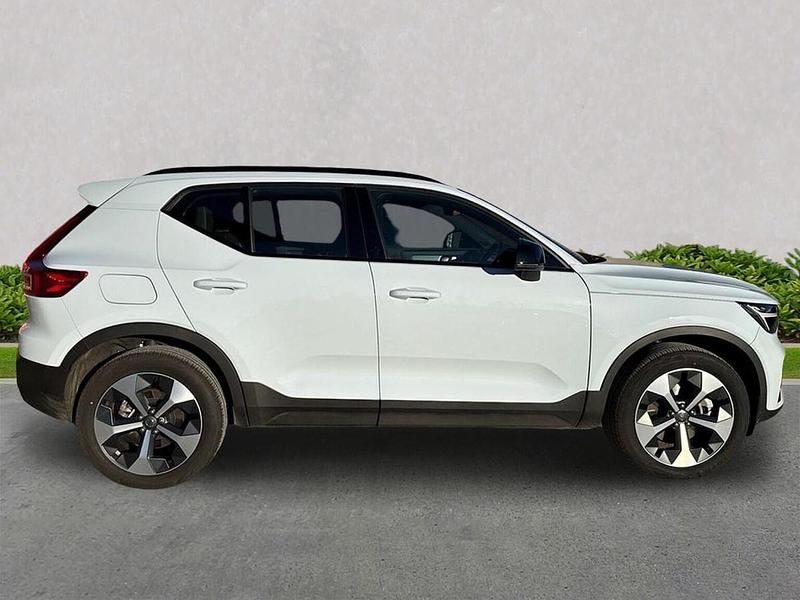New Volvo XC40 Plus 2025 Blue SUV