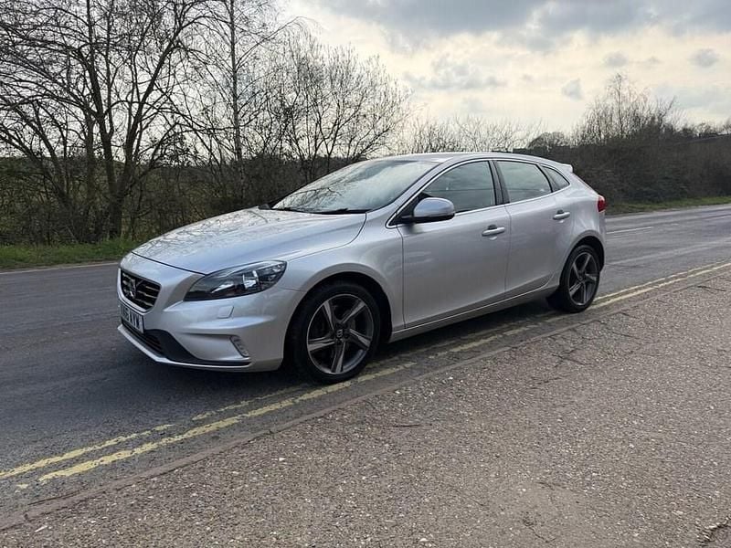 Used Volvo V40 R-Design 190 HP (139 kW) 2016 Silver Hatchback