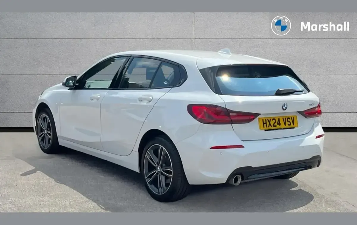 Used BMW 118 Sport Line 134 HP (98 kW) 2024 White Hatchback