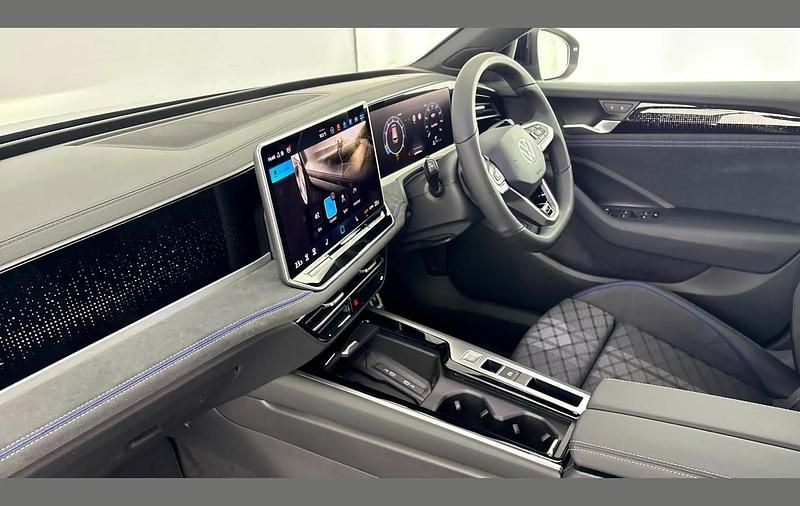 New VW Passat R-line 204 HP (150 kW) 2025 Grey Estate